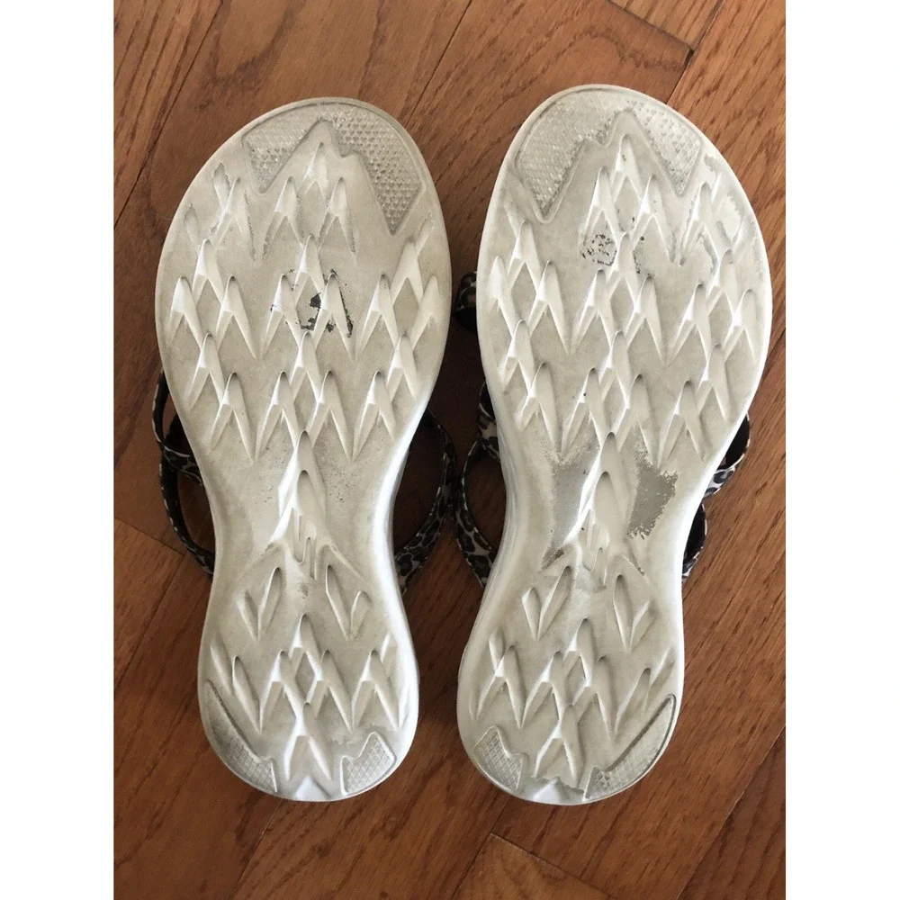 Skechers GoWalk Womens Sandals Size 8 Black Leopard GOGA Mat Flip Flop
